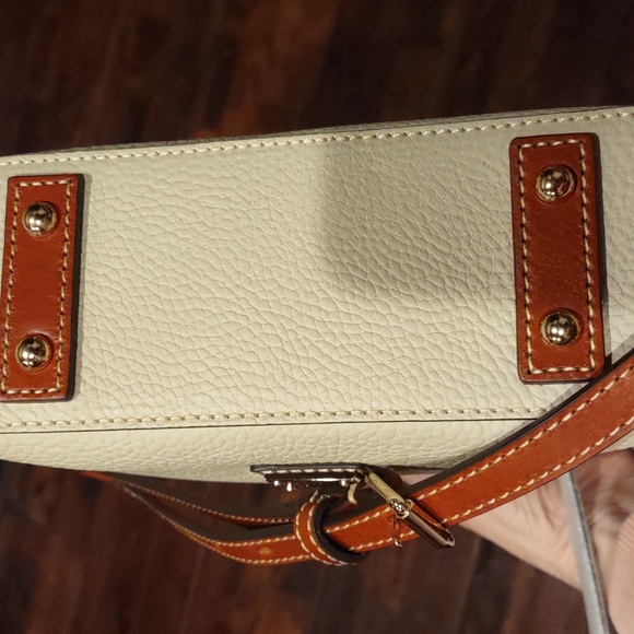 Dooney & Bourke Leather Crossbody Bag Purse - Picture 8 of 8